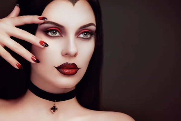 Halloween vampyr kvinna porträtt — Stockfoto