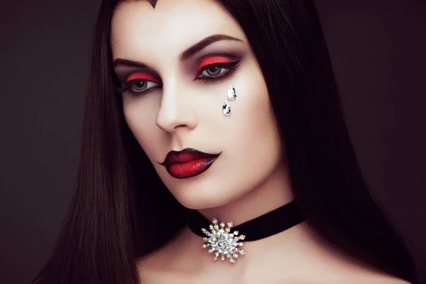 ハロウィン吸血鬼の女性の肖像画 — ストック写真