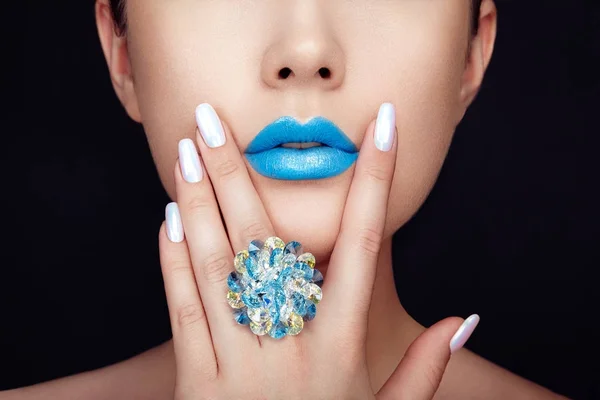 Beauty girl face close up with blue lips — Stock Photo, Image