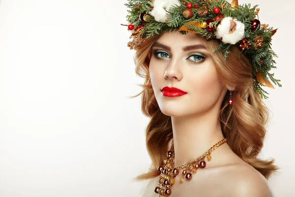 Portrait of beautiful young woman with Christmas wreath — Stock Photo, Image