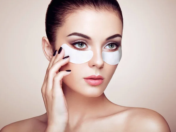 Portrait of Beauty woman with eye patches — Stock Photo, Image