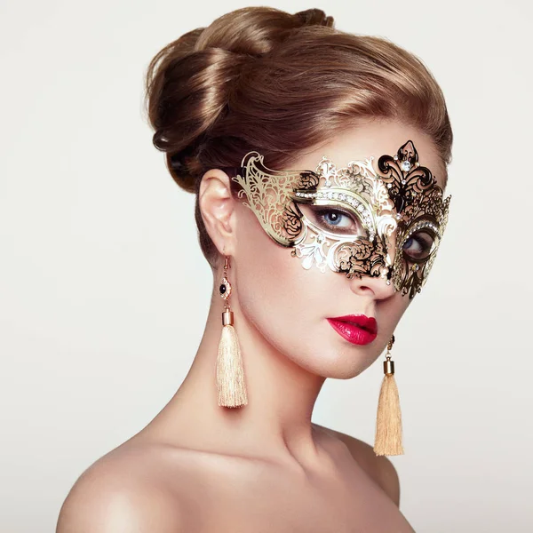 Bella donna in maschera veneziana — Foto Stock