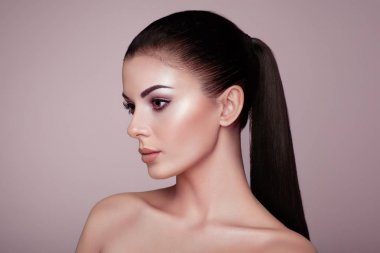 Güzel kadın yüzü