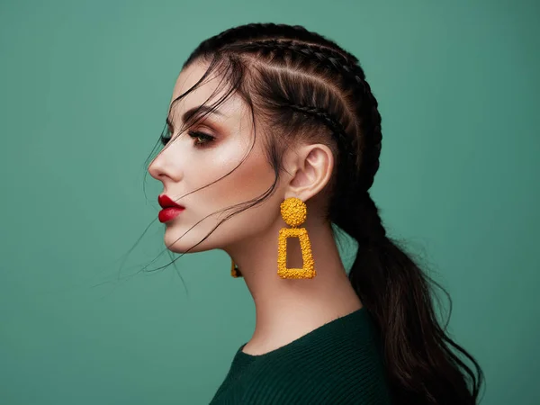 Portrait beautiful woman with jewelry — Stock Photo, Image