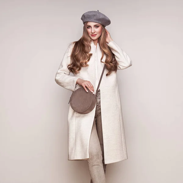 Young woman in white autumn coat — Stock Photo, Image