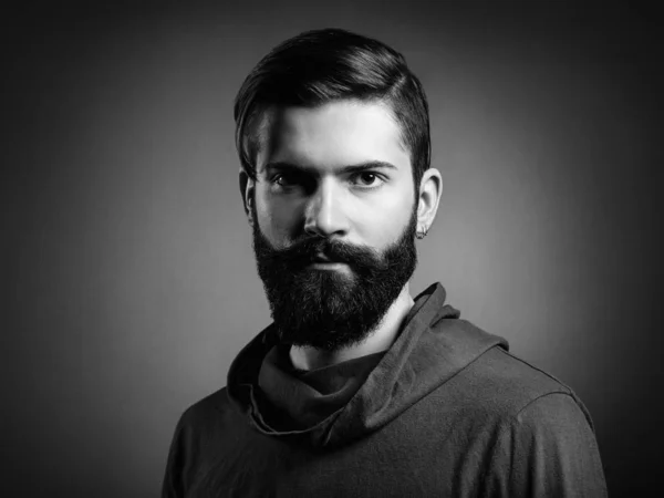 Retrato de homem bonito com barba e bigode — Fotografia de Stock