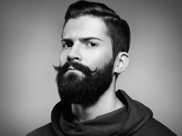 Portrét pohledného muže s vousem a knírkem — Stock fotografie