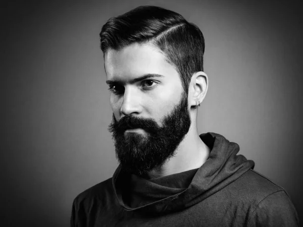 Retrato de homem bonito com barba e bigode — Fotografia de Stock