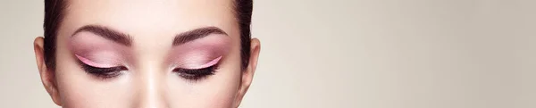 Samice Oczu Długimi Sztucznymi Rzęsami Wydłużenie Rzęs Makijaż Kosmetyki Piękno — Zdjęcie stockowe