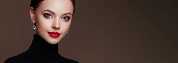 Krásná Mladá Žena Čistou Svěží Pletí Perfektní Make Beauty Fashion — Stock fotografie