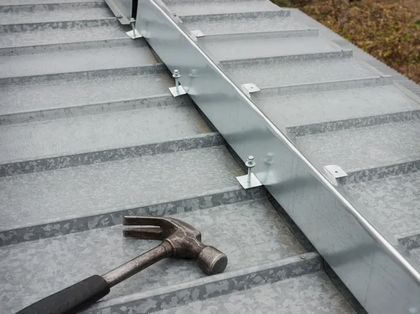 The barrier for snow guard on the edge of roof — Stock Photo, Image