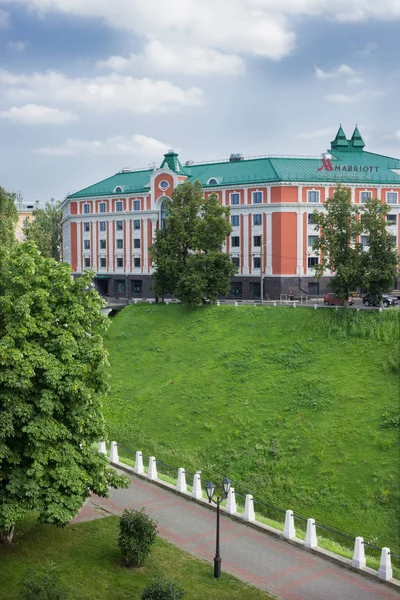 Fem-stjärniga Marriott hotel i Nizjnij Novgorod. Ryssland — Stockfoto