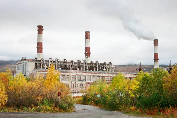 Теплоэлектростанция на севере России — стоковое фото