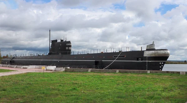 Veraltetes U-Boot, als Denkmal in Wytegra — Stockfoto