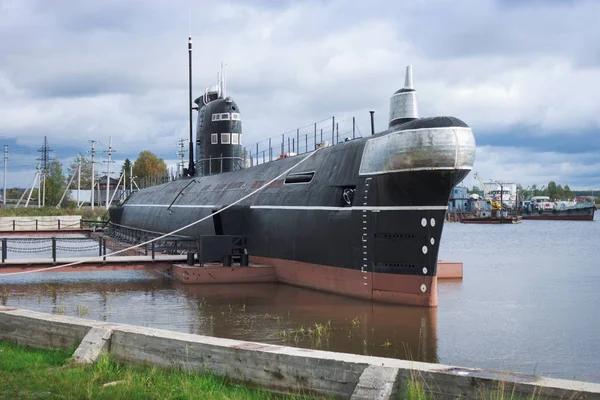 Vytegra bir anıt olarak denizaltı yazılmış