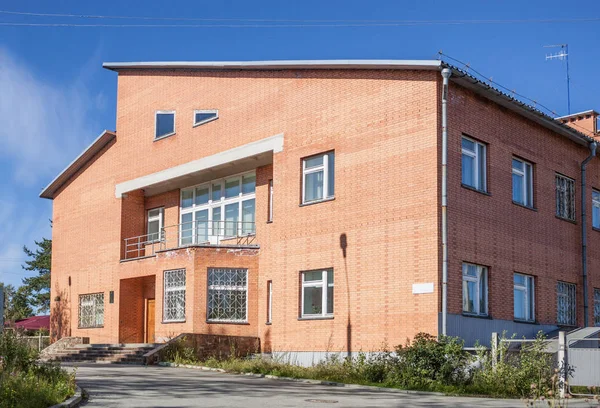 Büro der karelischen Stromvertriebsgesellschaft in Medweschjegorsk — Stockfoto