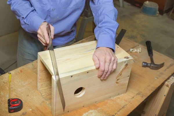 Work on manufacture of birdhouse — Stock Photo, Image