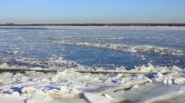 Büyük Nehri buz kırma sesi üzerinde buz drift