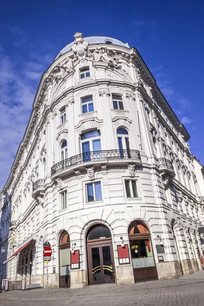 비엔나에서 전형적인 집 코너 — 스톡 사진