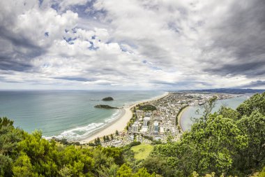 Mount Maunganui Plenty Bay görünümünden