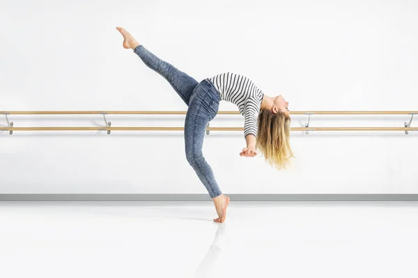 Ballerina in azione — Foto Stock