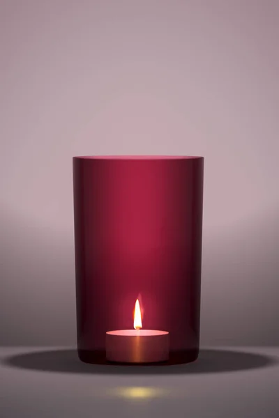 Свеча в красном стакане — стоковое фото