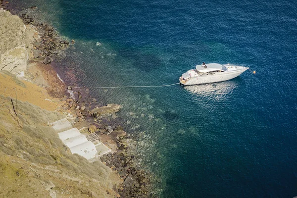 Un barco en el océano — Foto de Stock