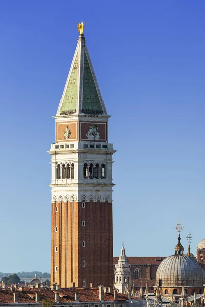 Een toren in Venetië Italië — Stockfoto