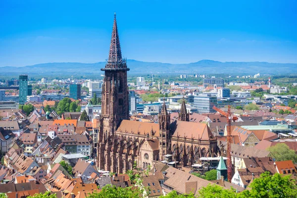 ドイツ フライブルクの大聖堂の塔のビュー — ストック写真