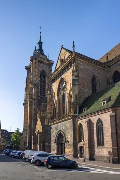 Widok Kościoła Colmar Tle Niebieskiego Nieba — Zdjęcie stockowe