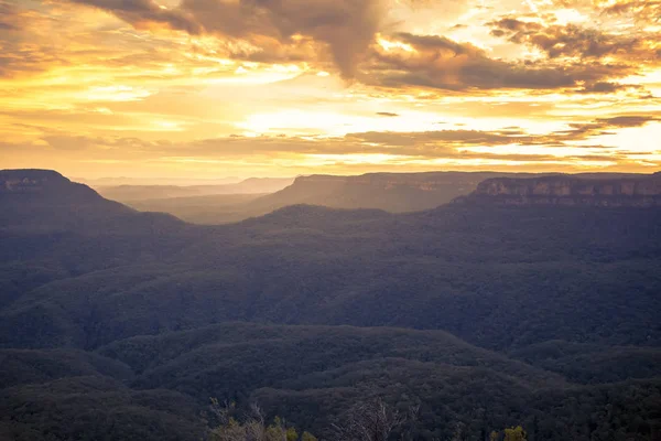 日落背景下澳大利亚的蓝山景观 — 图库照片