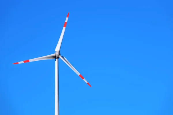 Energía eólica detalle cielo azul —  Fotos de Stock