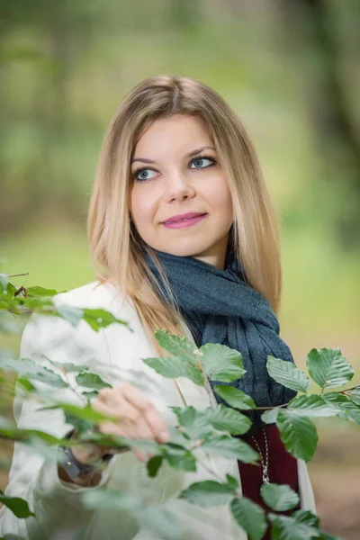 Image Young Woman Standing Green Forest — Stock Photo, Image