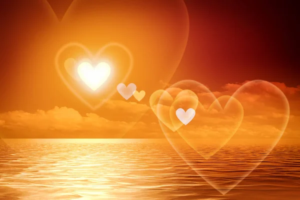 Una Imagen Una Hermosa Forma Corazón Puesta Sol Sobre Océano — Foto de Stock