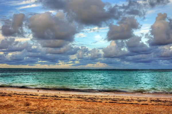 Sole che tramonta sul mare — Foto Stock