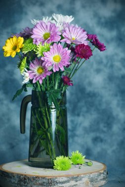 sürahi çiçeklenir