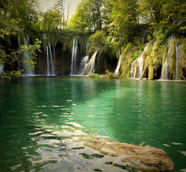 Plitvická jezera, Chorvatsko. — Stock fotografie