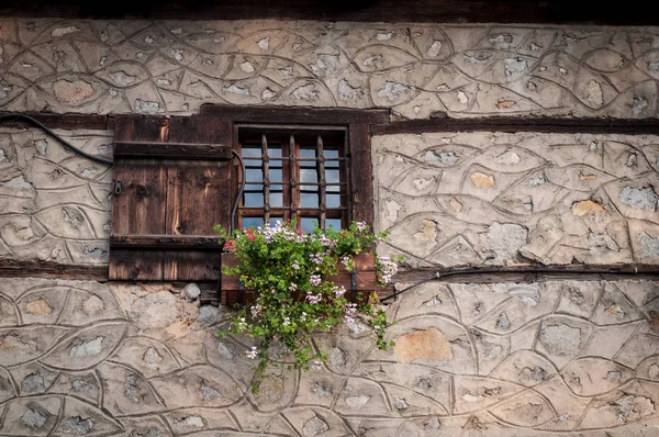Open Old Window On Stone Wall — Stock Photo, Image