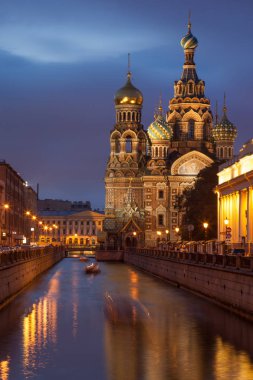 Kurtarıcının Kilisesi Kan Döküyor