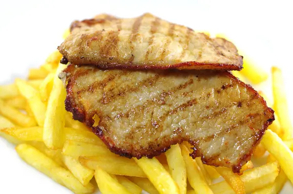 Viande frite et frites — Photo