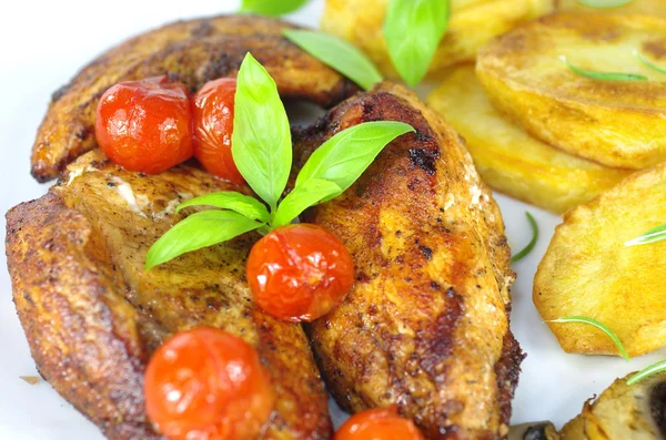 Carne frita e batatas fritas — Fotografia de Stock