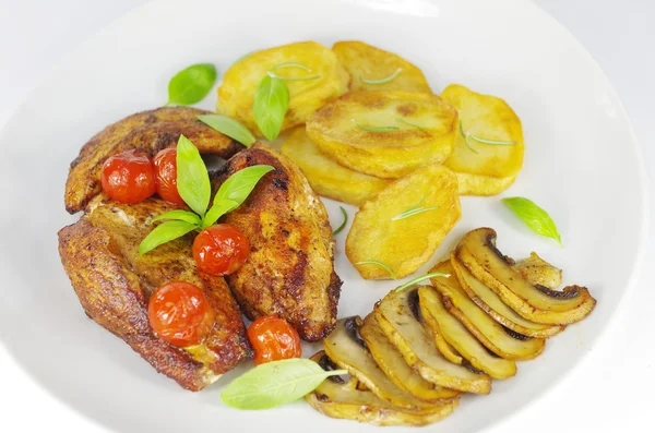 Carne frita y patatas fritas — Foto de Stock