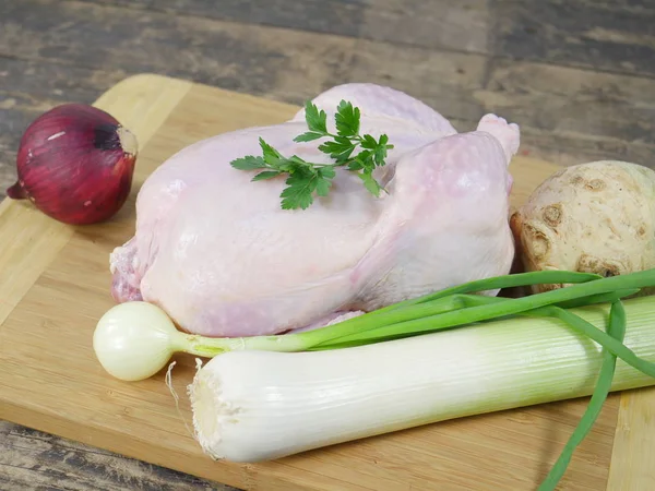 Surowego kurczaka z warzywami — Zdjęcie stockowe