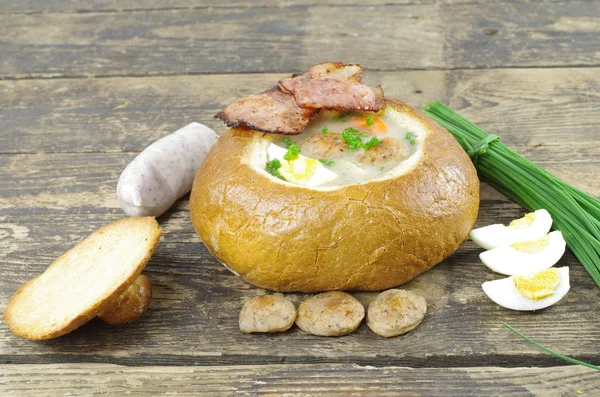 Saure Suppe im Brot — Stockfoto