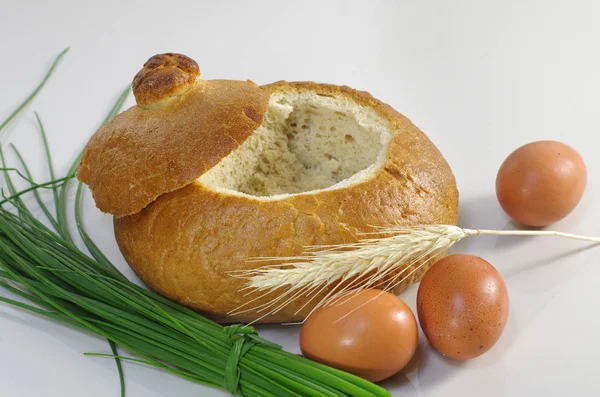 Empty bread bowl with a lid — Stock Photo, Image