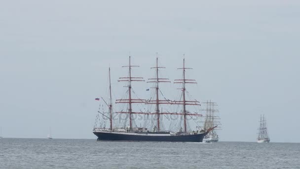 Velero en el mar — Vídeo de stock