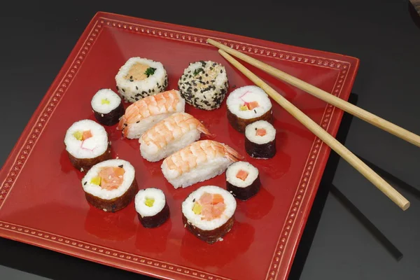 Porzione appetitosa di sushi — Foto Stock