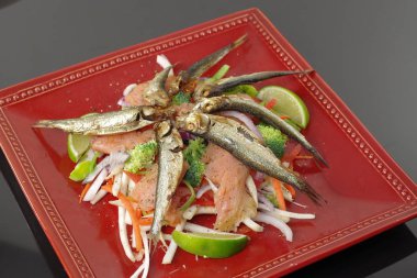 somon füme ve hamsi