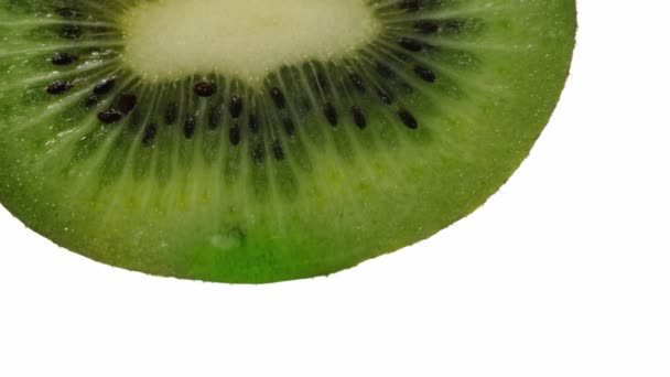 Kiwi Med Droppande Klar Juice Vit Bakgrund — Stockvideo