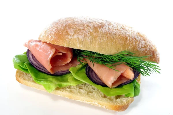 Sandwich Mit Räucherlachs Auf Weißem Hintergrund — Stockfoto